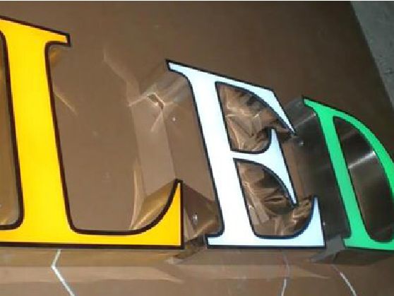镇远介绍LED招牌的基础知识。