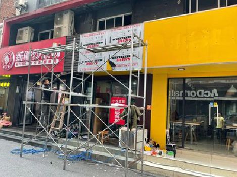 镇远制作广告招牌如何避免它发黄？